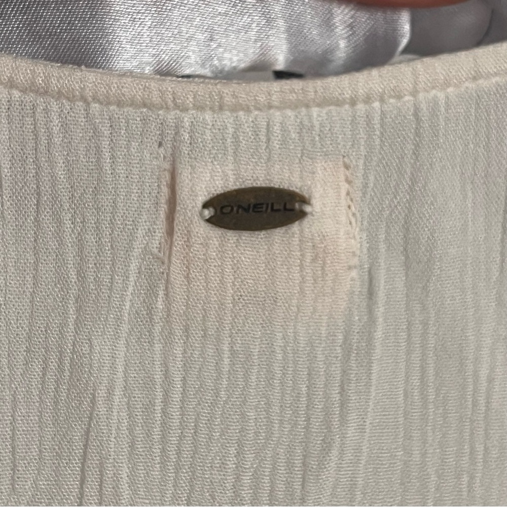 NEW O'Neill White sheer Blouse with Floral Embroidery MSRP $54 - Picture 9 of 10